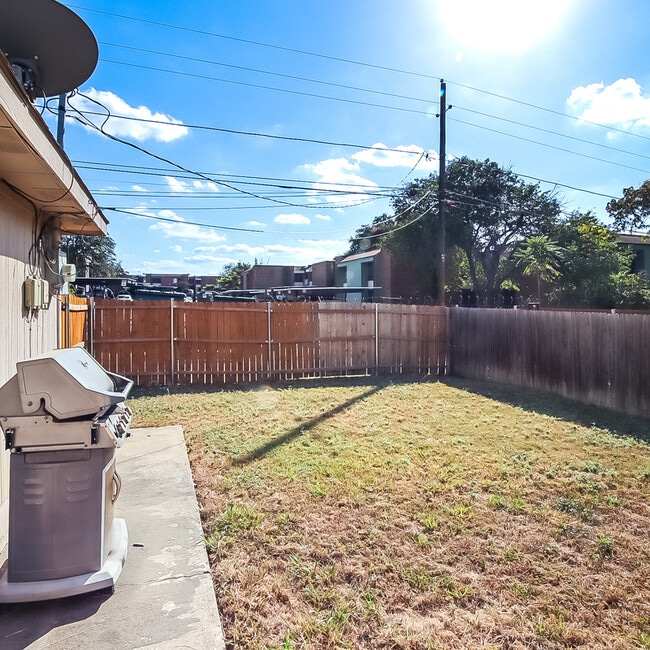 Building Photo - 8040 Texridge Dr
