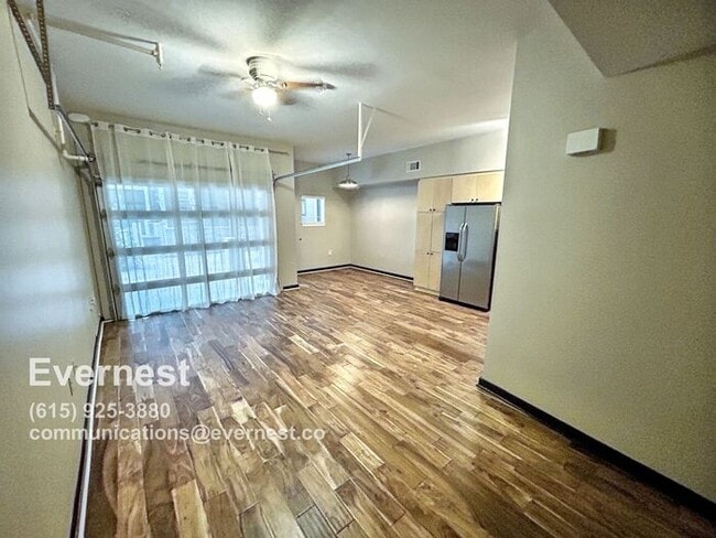 Building Photo - Modern 1-Bedroom Condo with Prime Location...