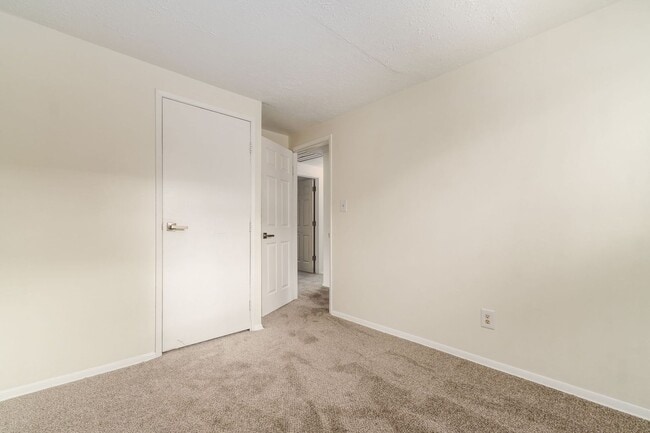 Building Photo - Updated 4 Bedroom, 2 Full Bath Ranch Home!!