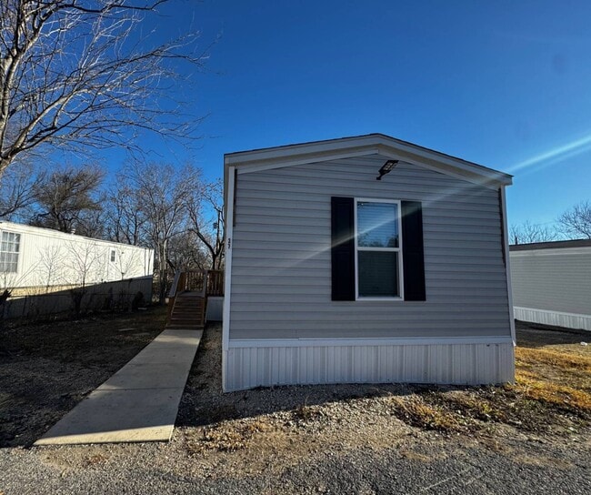 Building Photo - 1721 Pinn Rd