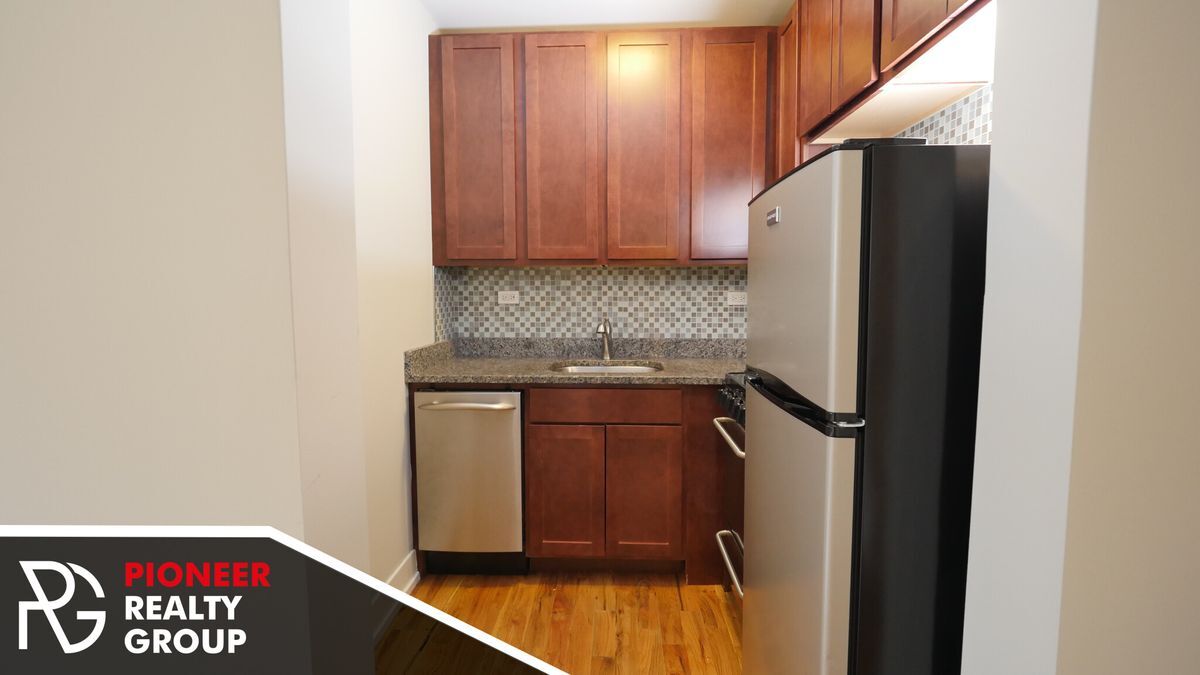 Building Photo - 550 W Arlington Pl