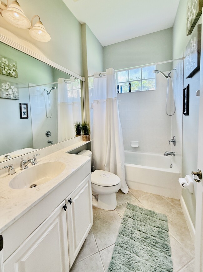 Building Photo - 16156 Parque Ln