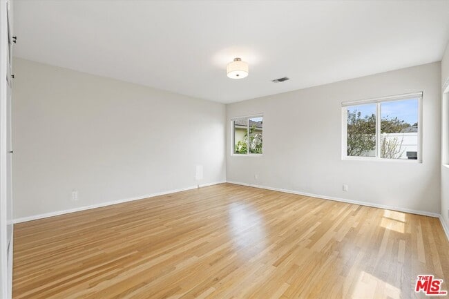 Building Photo - 8348 Reading Ave