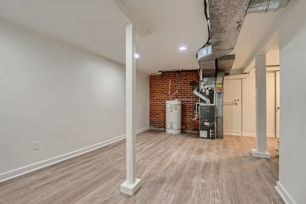 Extra family room/office/workout room or storage off bedroom...lots of flexibility - 451 NE Sumner St