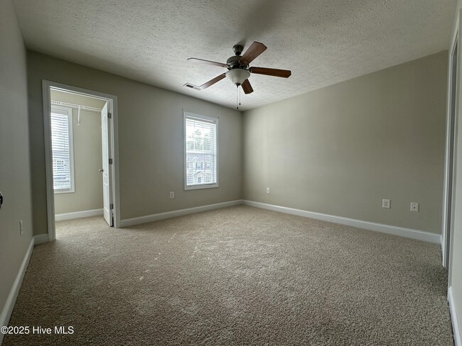 Building Photo - 402 Falls Cove