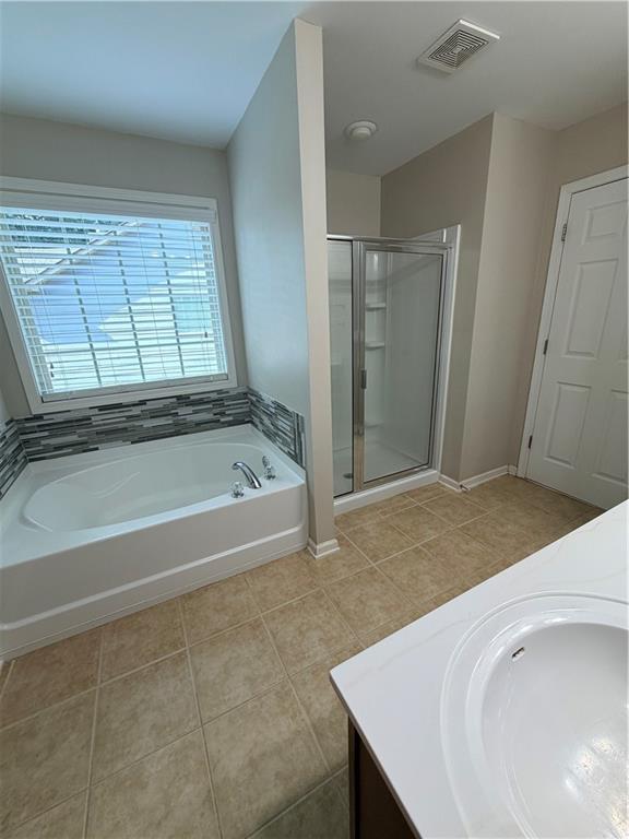Building Photo - 2118 Newbury Oaks Dr