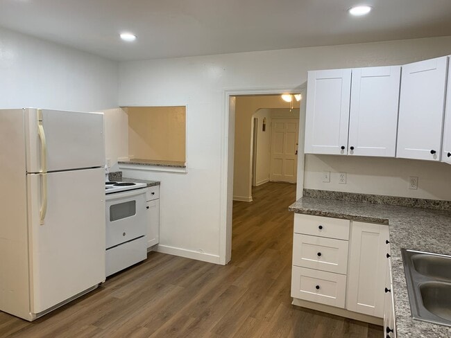 Building Photo - MOVE-IN SPECIAL!!!!  $500 OFF OF THE 1ST MONTHS RENT Charming 3-Bedroom Home for Rent - Please re...