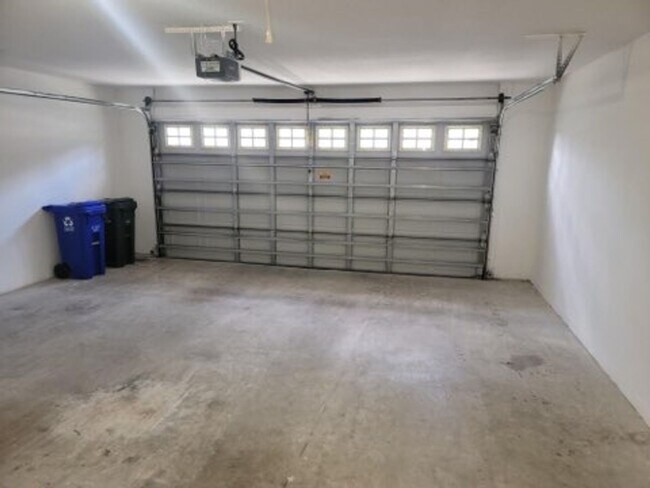 Building Photo - Ready for you to call home!