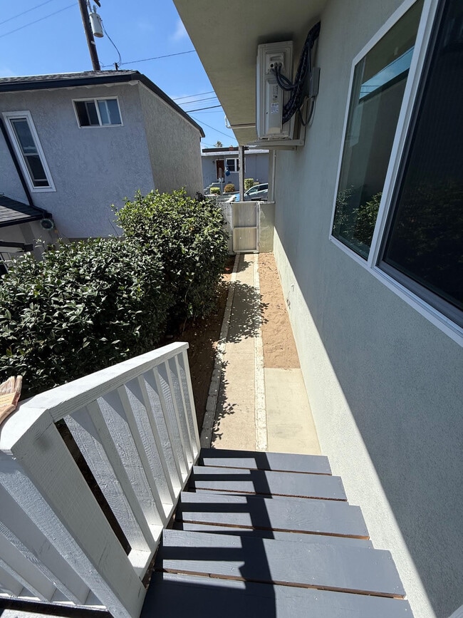 Private Yard - 848 16th St