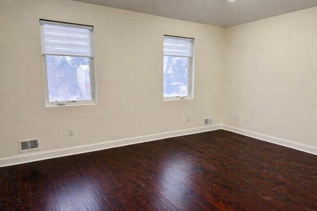 Building Photo - 3455 La Salle Dr