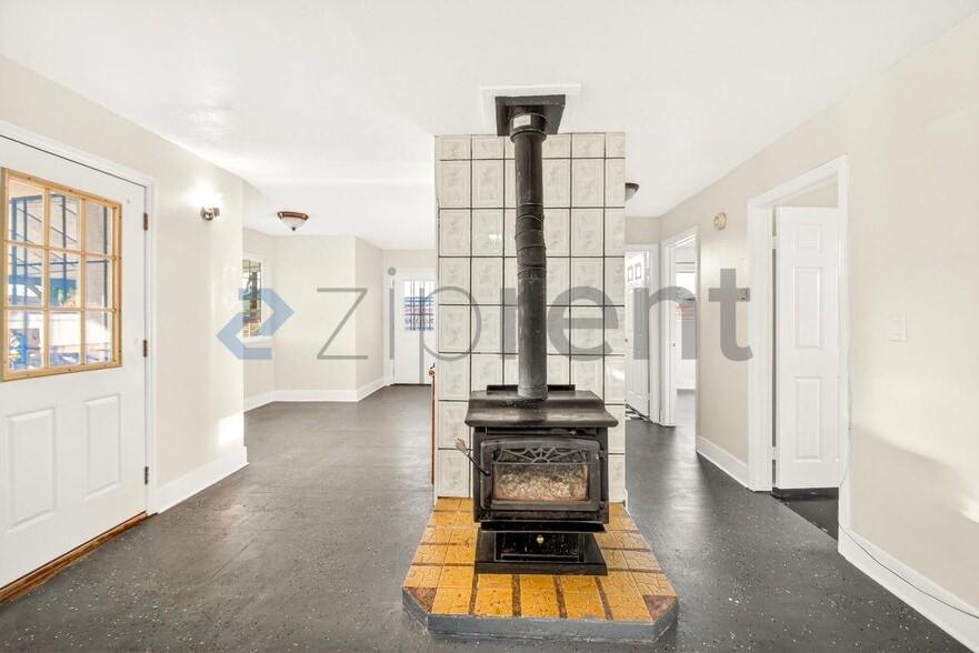Building Photo - Unit
