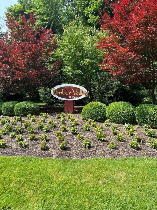 Building Photo - 220 Butternut Dr