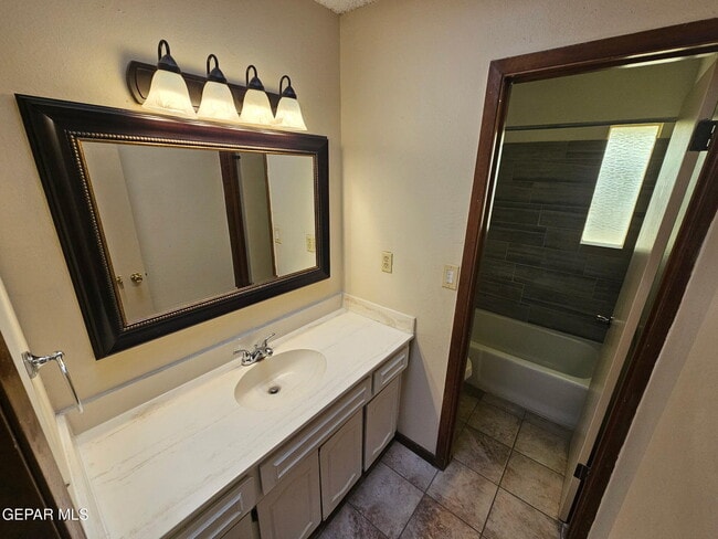 Building Photo - 10604 Pleasant Hills Dr