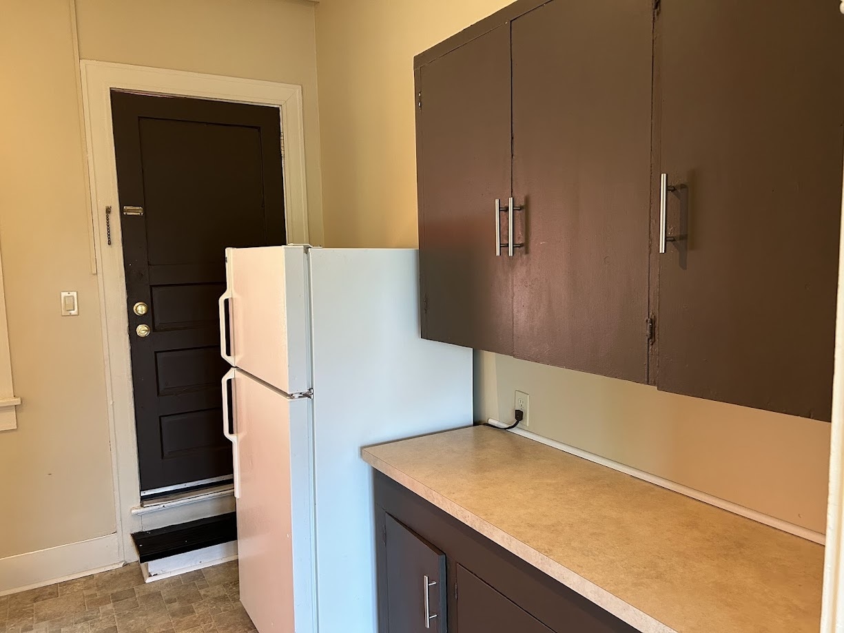 Plenty of cabinet space - 4537 SE 65th Ave