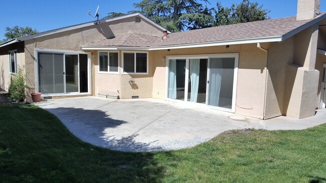 Building Photo - Livermore Magnolia, 3 Br. 2 Ba., Great Loc...