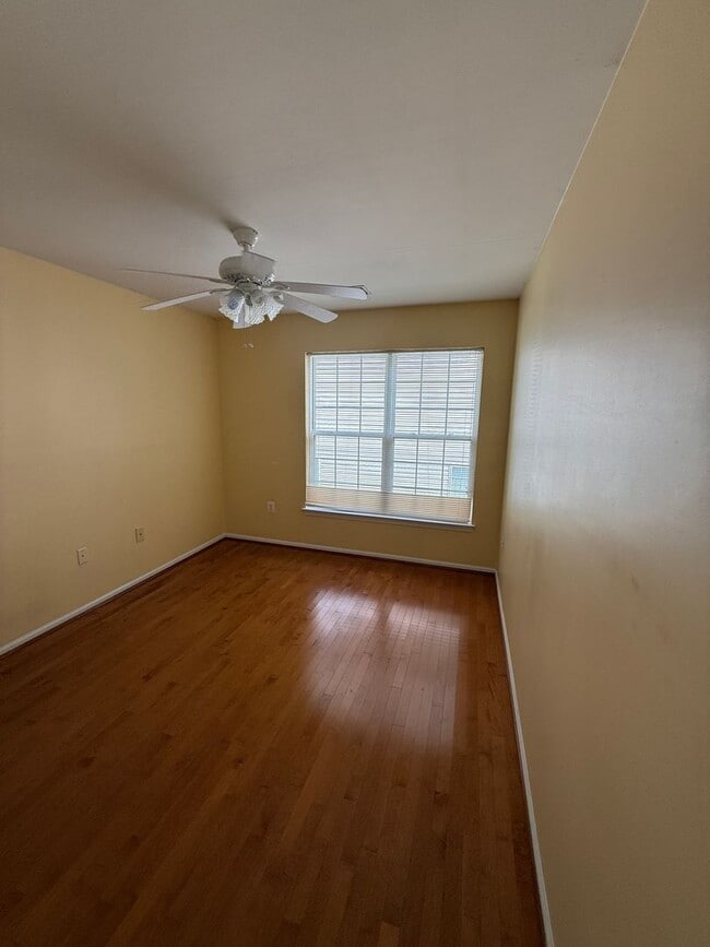 Building Photo - 5106 Higgins Dr