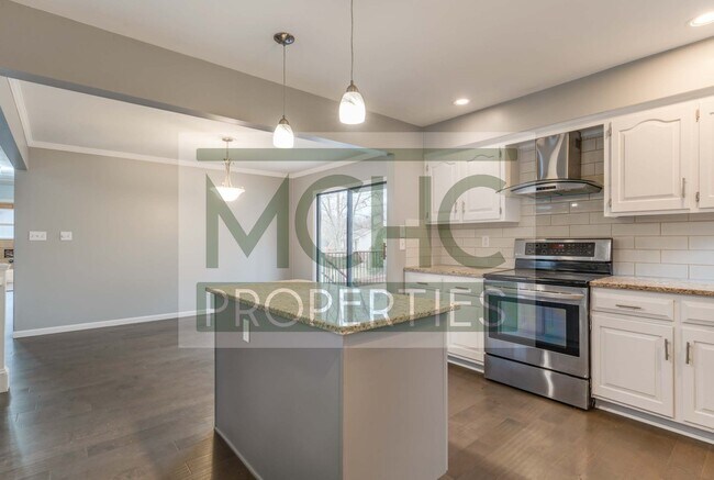 Primary Photo - 7837 W 112th St