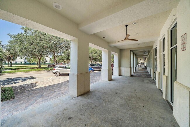 Building Photo - 1203 Town Center Dr