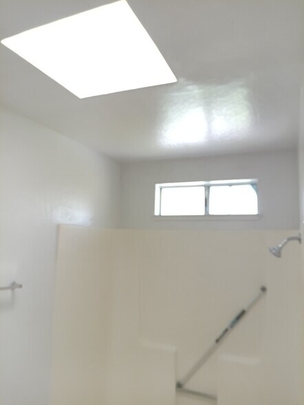 Building Photo - 14715 Cresta Ave