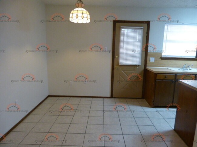 Building Photo - 1204 W Manana Blvd