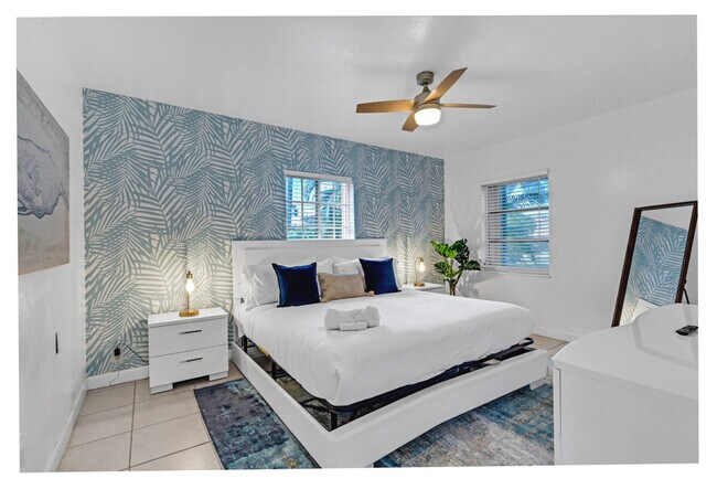 Building Photo - 425 NE 105th St