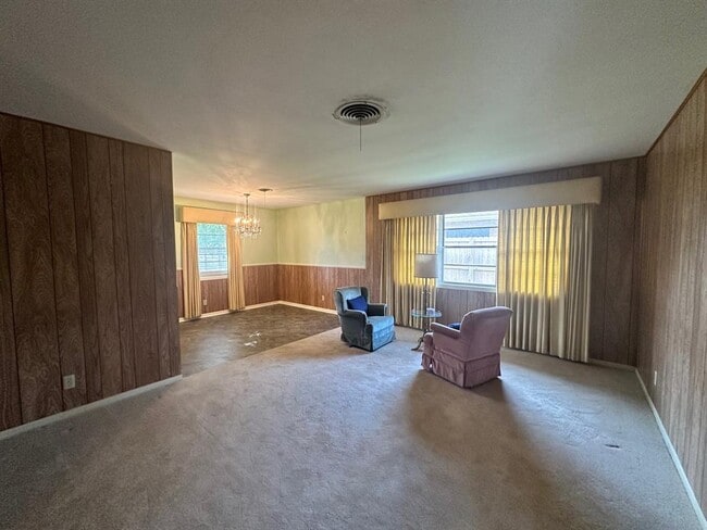 Building Photo - 1575 Longfellow Dr