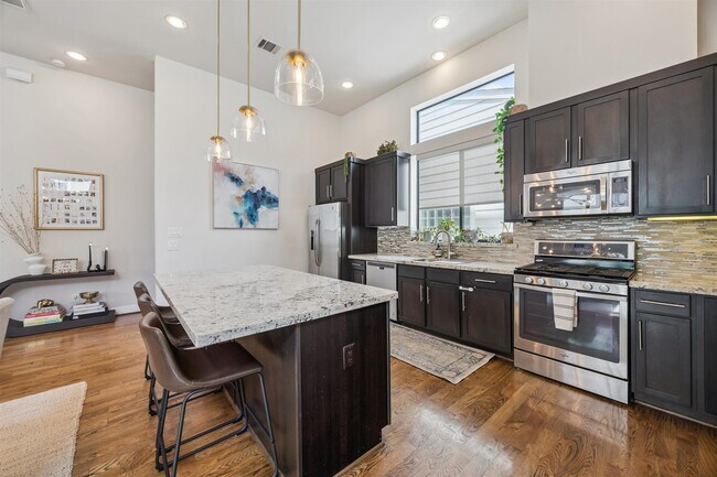 Building Photo - 5729 Larkin St