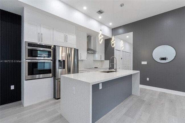 Building Photo - 5734 Buchanan St