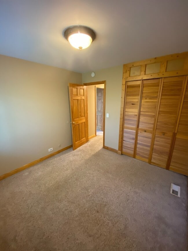 Building Photo - 1194 Cove Dr