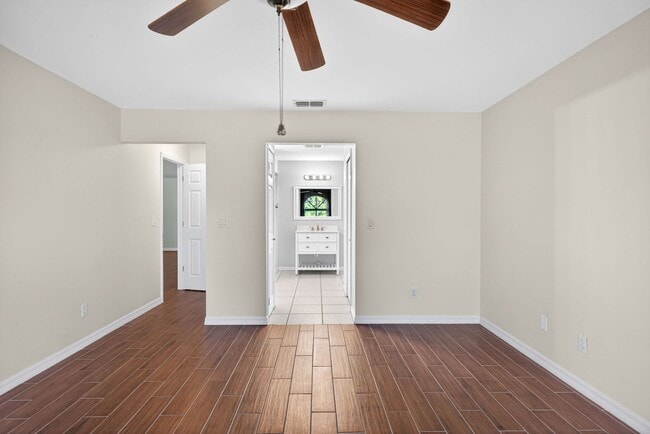 Building Photo - 2 Bedroom 2 bath Oversized Duplex with 2 Car Garage