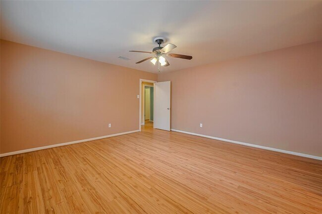 Building Photo - 7906 Braesview Ln