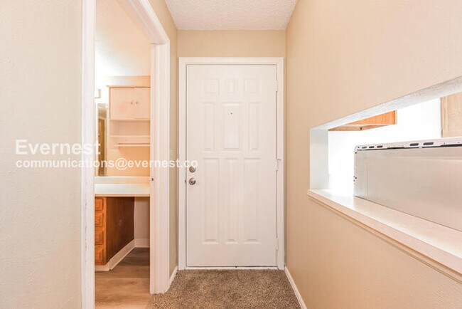Building Photo - 1 Bed, 1 Bath Condo with Off-Street Parking / Available Soon!