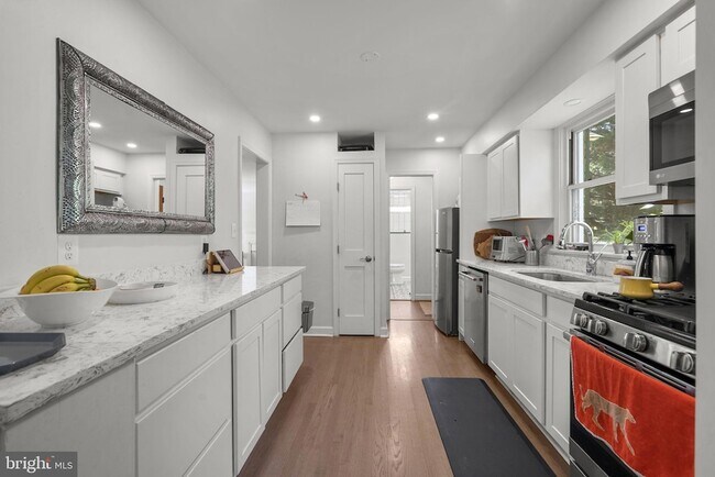 Building Photo - 9311 Woodland Dr