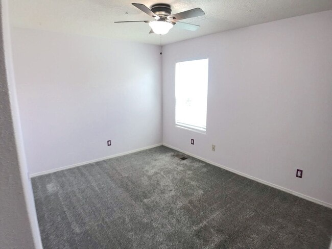 Building Photo - Modern 3 bedroom in Tierra Oeste neighborhood. NW ABQ close to I-40.