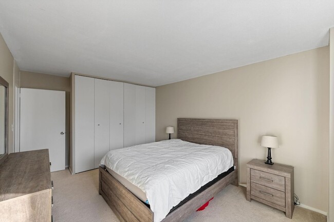 Building Photo - 19 S 1st St