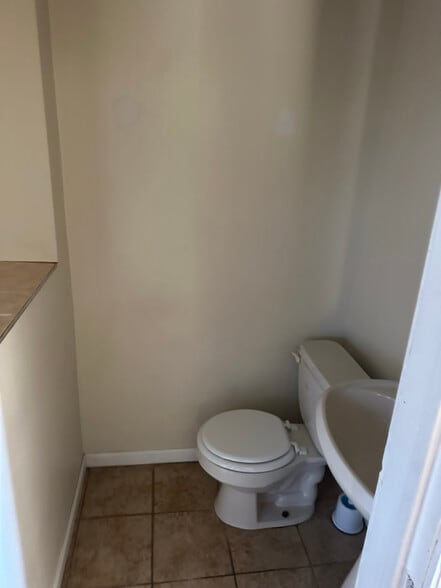 Building Photo - 8328 S Ingleside Ave