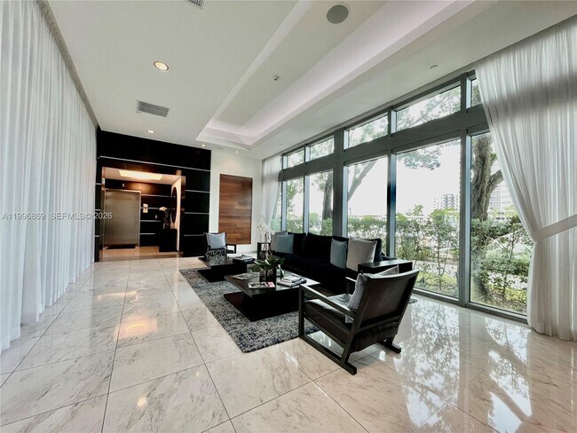 Building Photo - 7928 East Dr