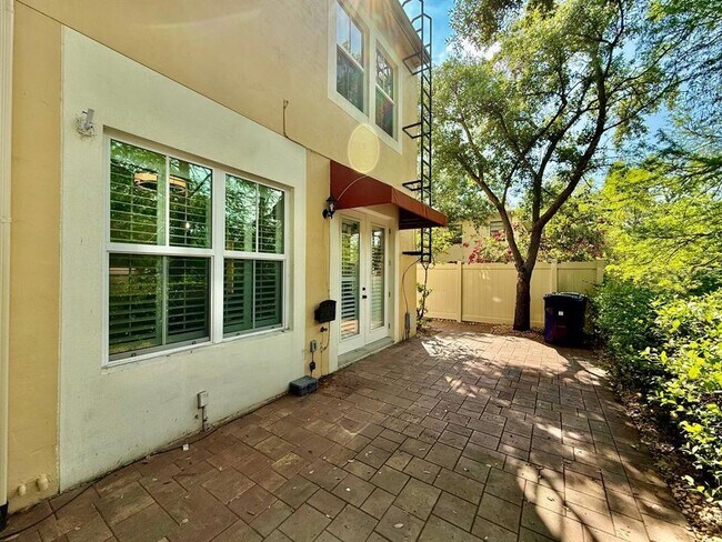 Building Photo - 505 S Tampania Ave