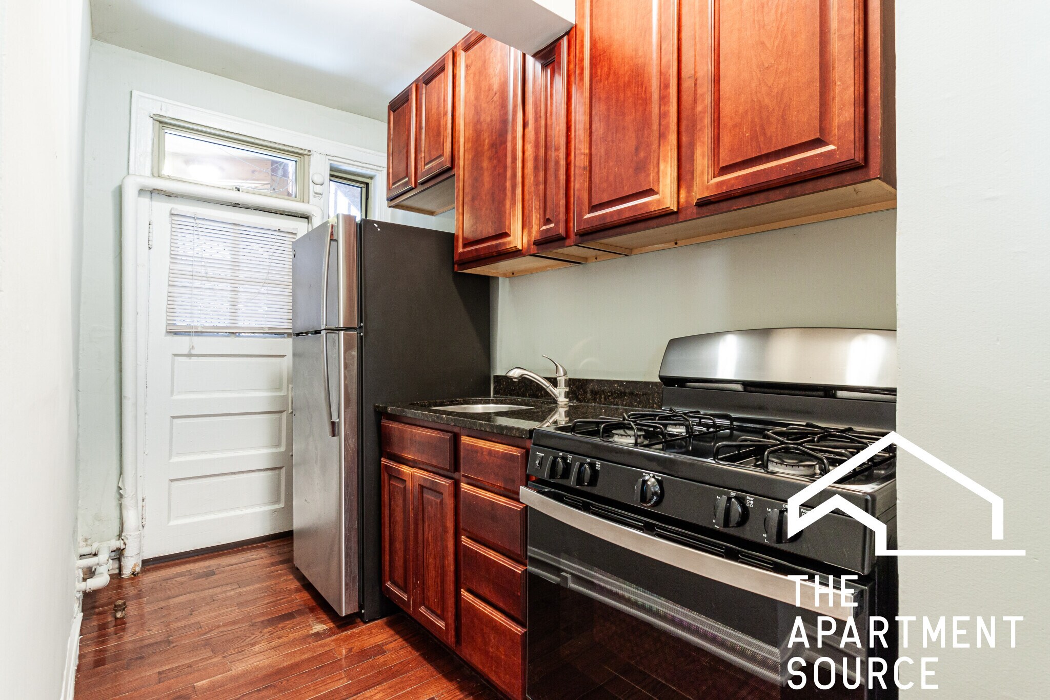 Building Photo - 544 W Surf St