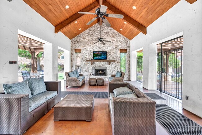 Building Photo - 307 Enclave Cir