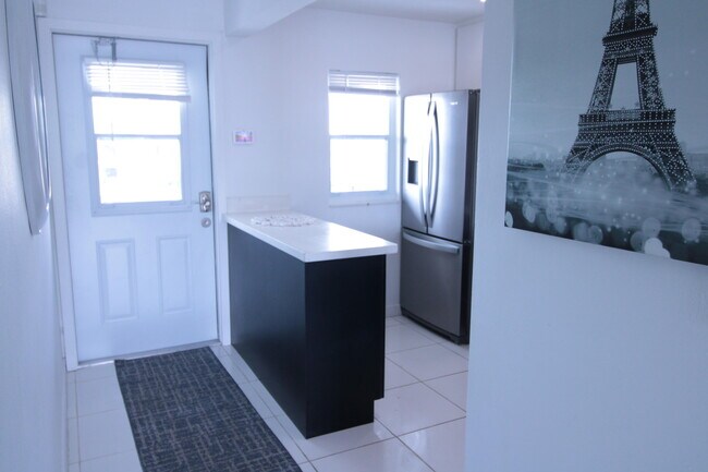 Building Photo - 470 Paradise Isle Blvd