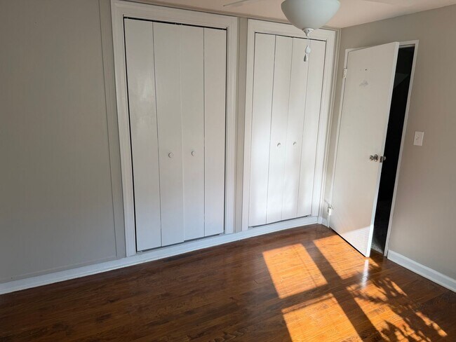 Building Photo - Comfort & Style: 2-Bedroom Raleigh Townhouse