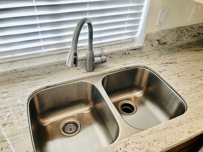 Building Photo - Beautiful 2 bedroom 2 bath Home!!!!