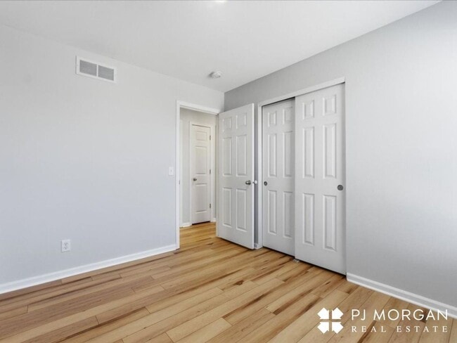 Building Photo - Relax by the fire in this beautiful rental home!