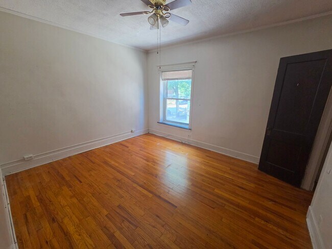 Building Photo - 1308 W Rosemont Ave