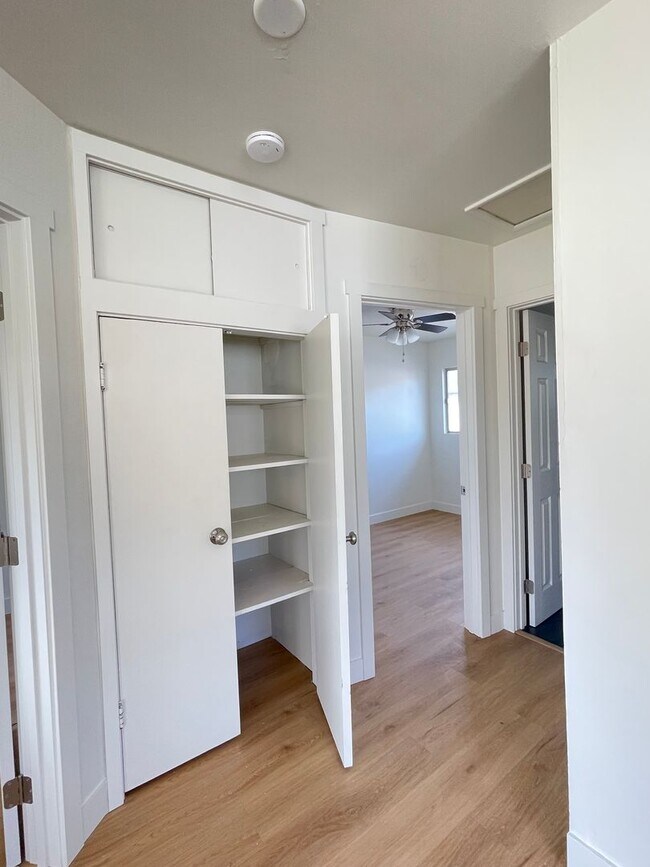 Building Photo - G22500E