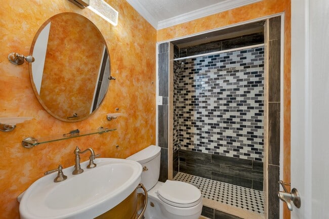 Building Photo - 32 Suffolk Ct