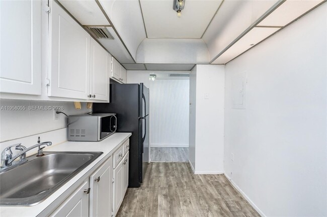 Building Photo - 17570 Atlantic Blvd