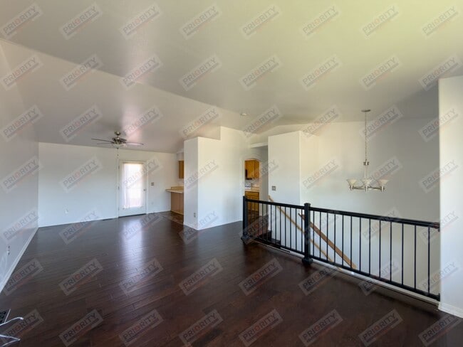 Building Photo - Single Family Home with 4 Bedrooms