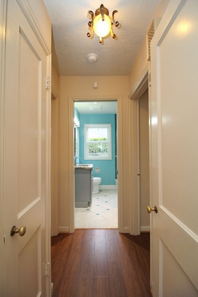 Building Photo - 2718 SE 58th Ave